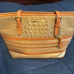 Brahmin mini Asher. In excellent pre-loved condition.